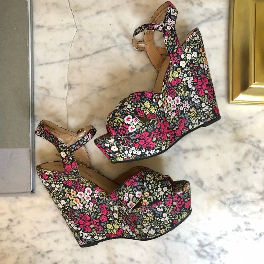 Floral Strappy Open Toe Sandal Platforms Xhilaration